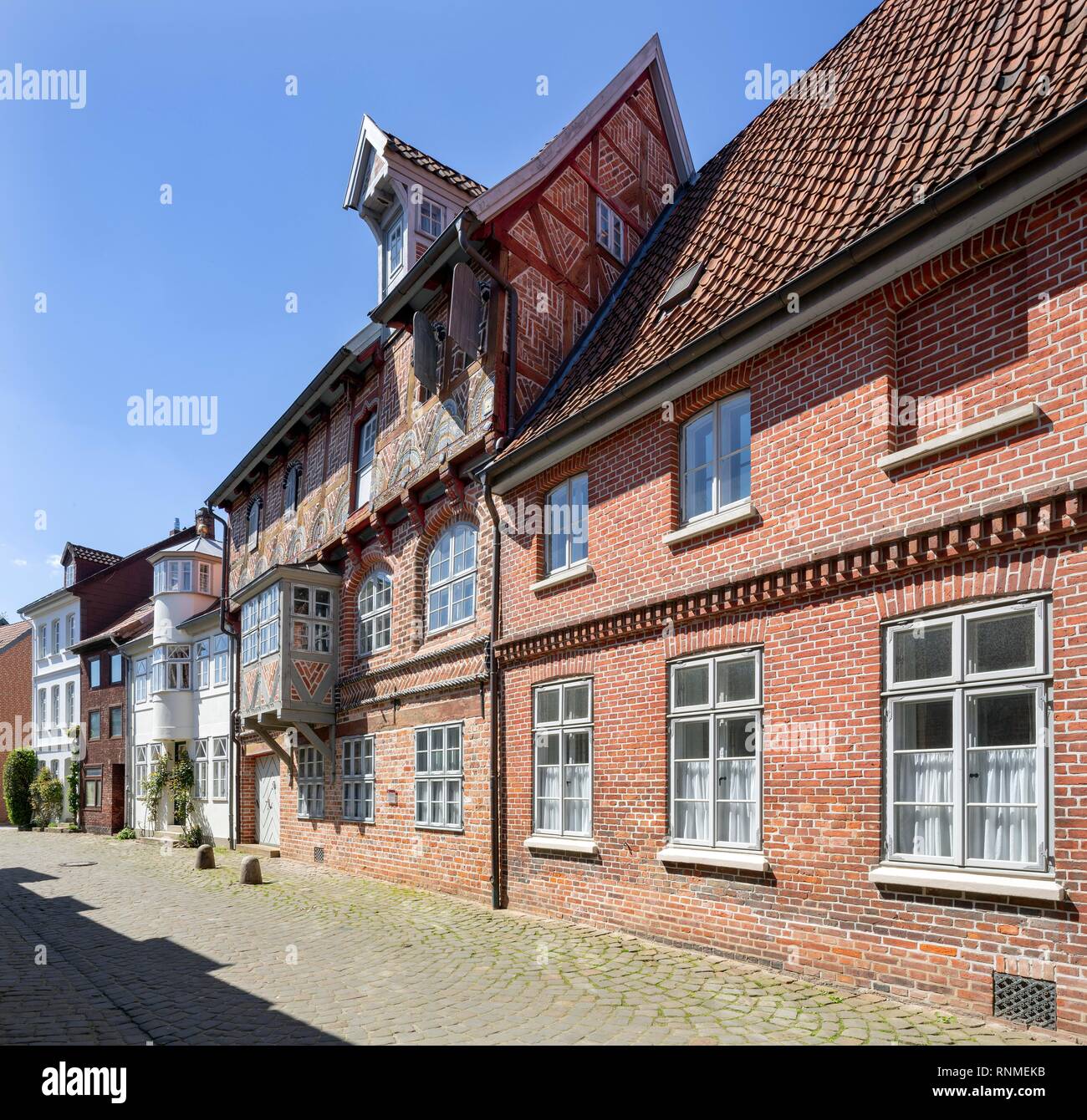 Street train with historic town houses, Obere Ohlingerstraße, Old Town, Lüneburg, Lower Saxony, Germany Stock Photo