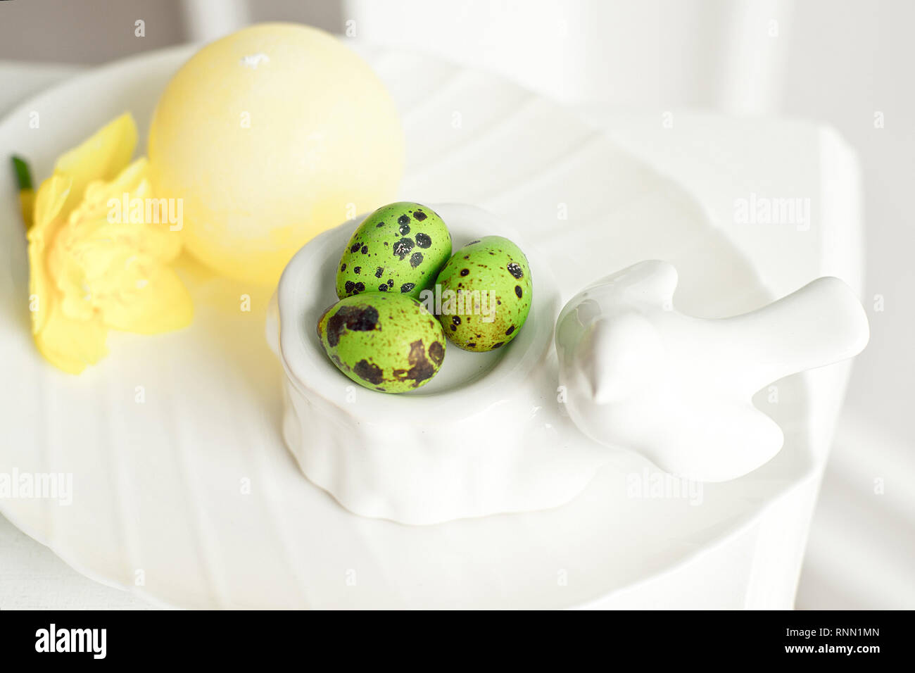 Easter background with Easter eggs and spring flowers Stock Photo - Alamy