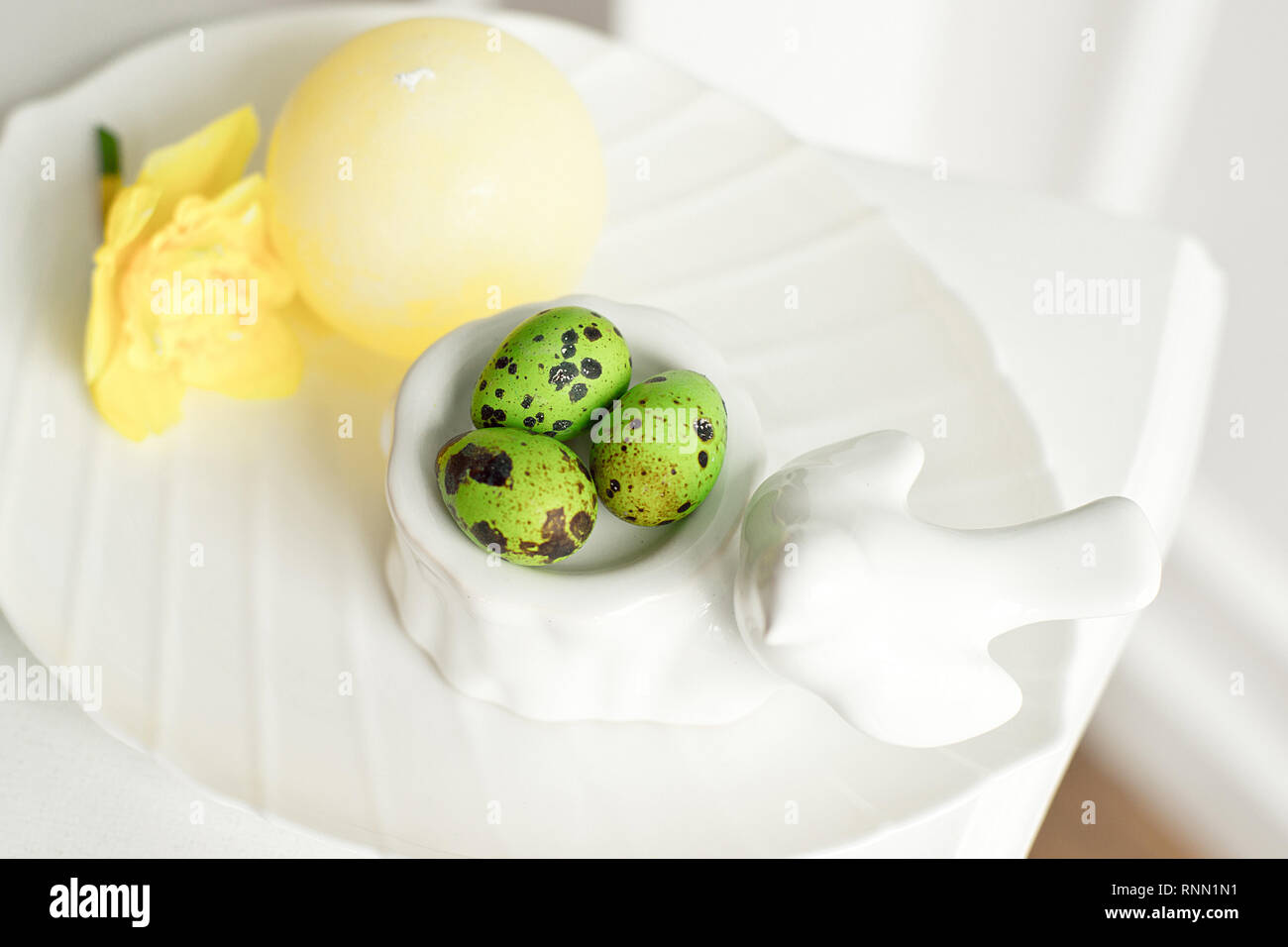 Easter background with Easter eggs and spring flowers Stock Photo - Alamy