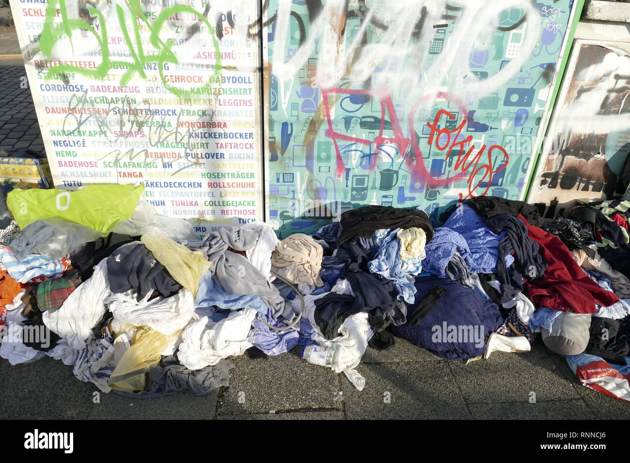 Old clothes in front of storage container for textiles, shoes, recyclables,  Germany, Europe I Altkleider vor Sammelbehälter fürTextilien, Schuhe, Wert  Stock Photo - Alamy