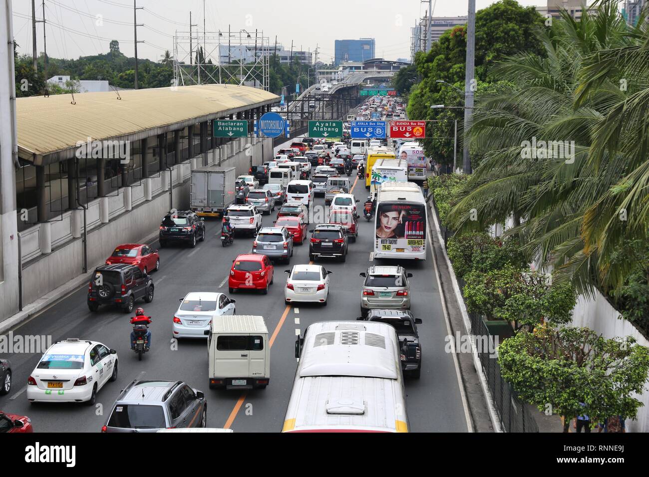 MANILA, PHILIPPINES DECEMBER 7, 2017 Typical traffic congestion in