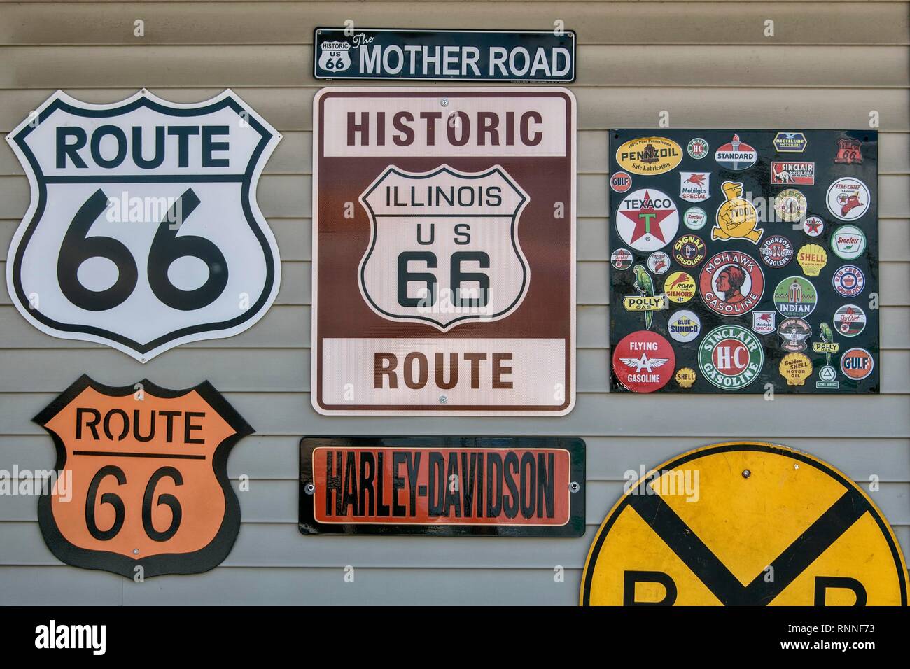 Signs Route 66 at historic gas station Shea's Gas Station, Museum on Route 66, Springfield, Illinois, USA Stock Photo