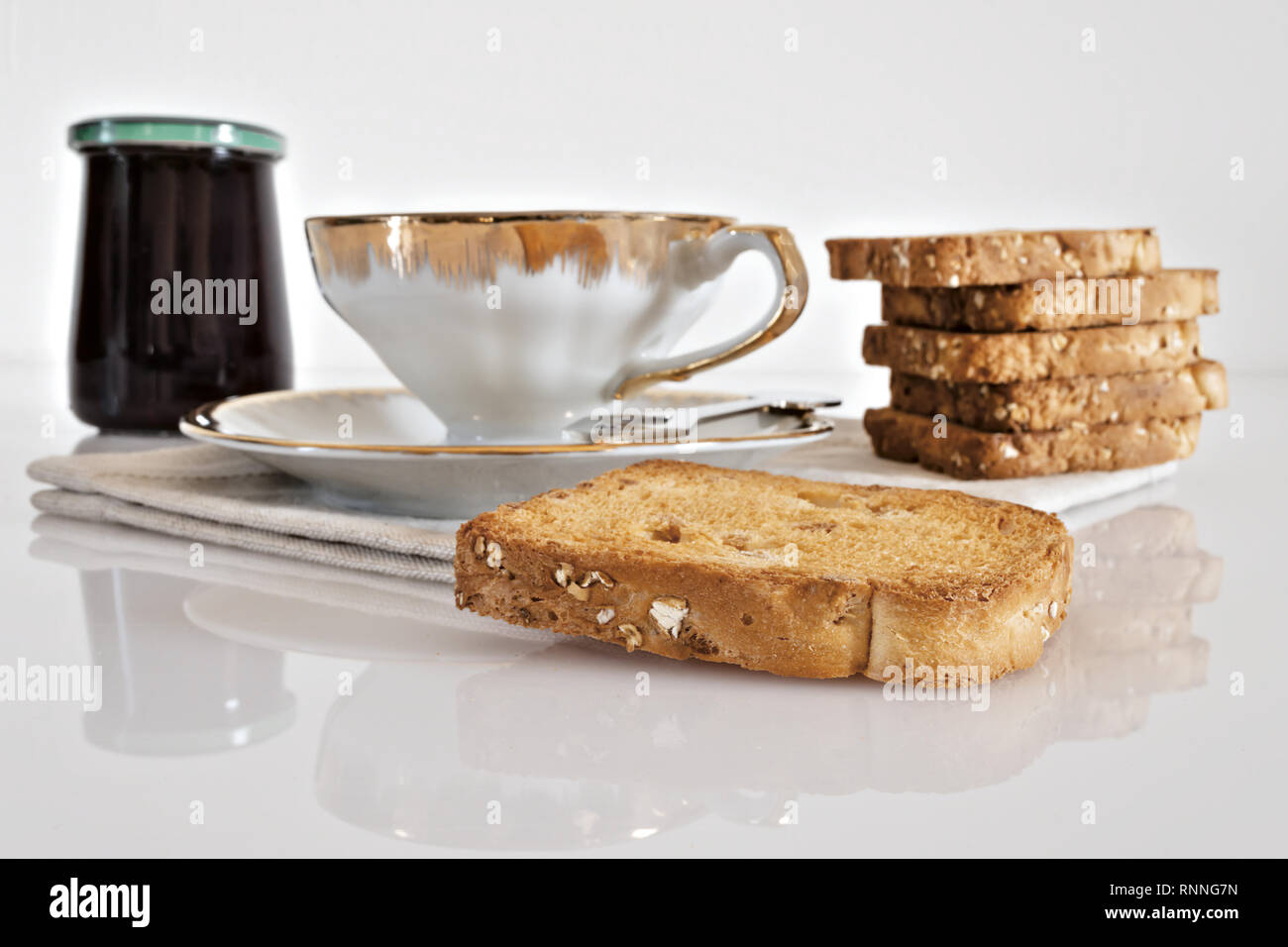 calorie fette biscottate e marmellata