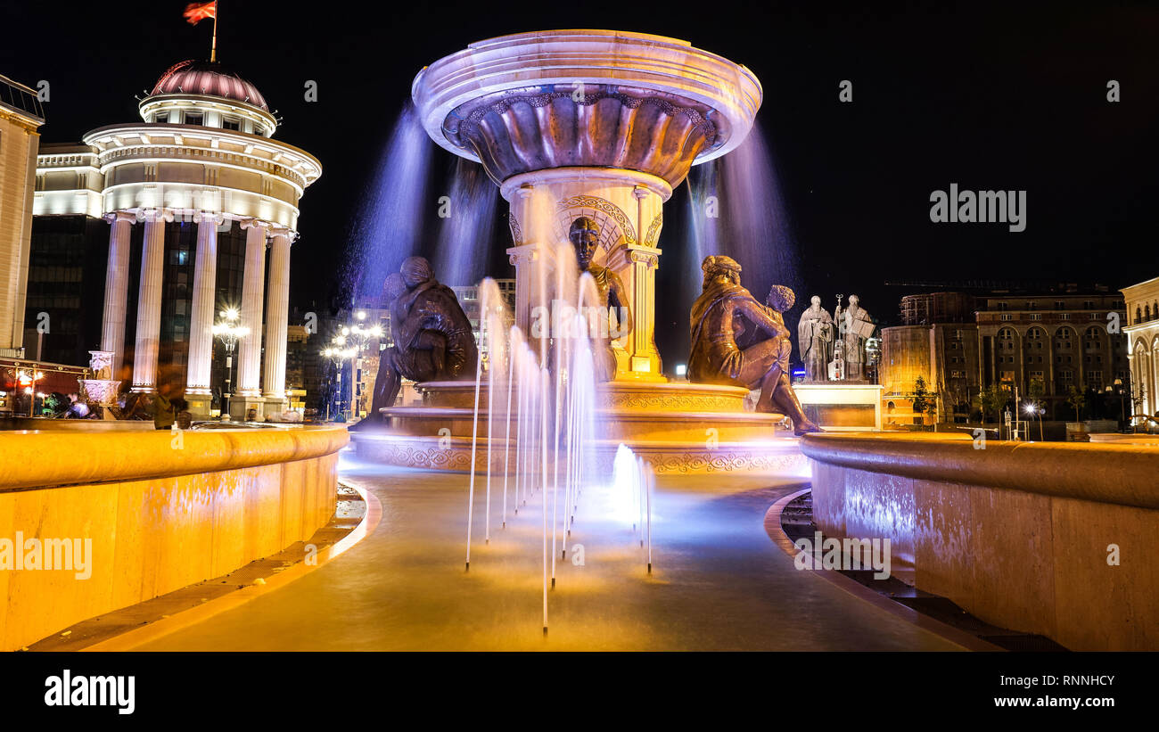 Brunnen in Skopje bei Nacht, Mazedonien Stock Photo