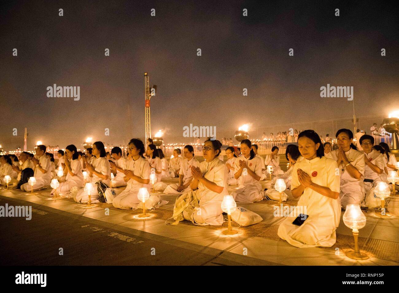 Bangkok, Thailand. 19th Feb, 2019. Devotees seen meditating with their lanterns during the yearly Makha Bucha ceremony. Buddhist devotees celebrate the annual festival of Makha Bucha, one of the most important day for buddhists around the world. More than a thousand monks and hundred of thousand devotees were gathering at Dhammakaya Temple in Bangkok to attend the lighting ceremony. Credit: Geovien So/SOPA Images/ZUMA Wire/Alamy Live News Stock Photo