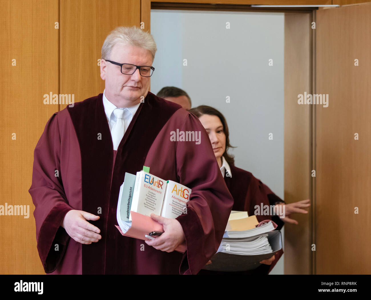 20 February 2019, Thuringia, Erfurt: Ulrich Koch (l), presiding 