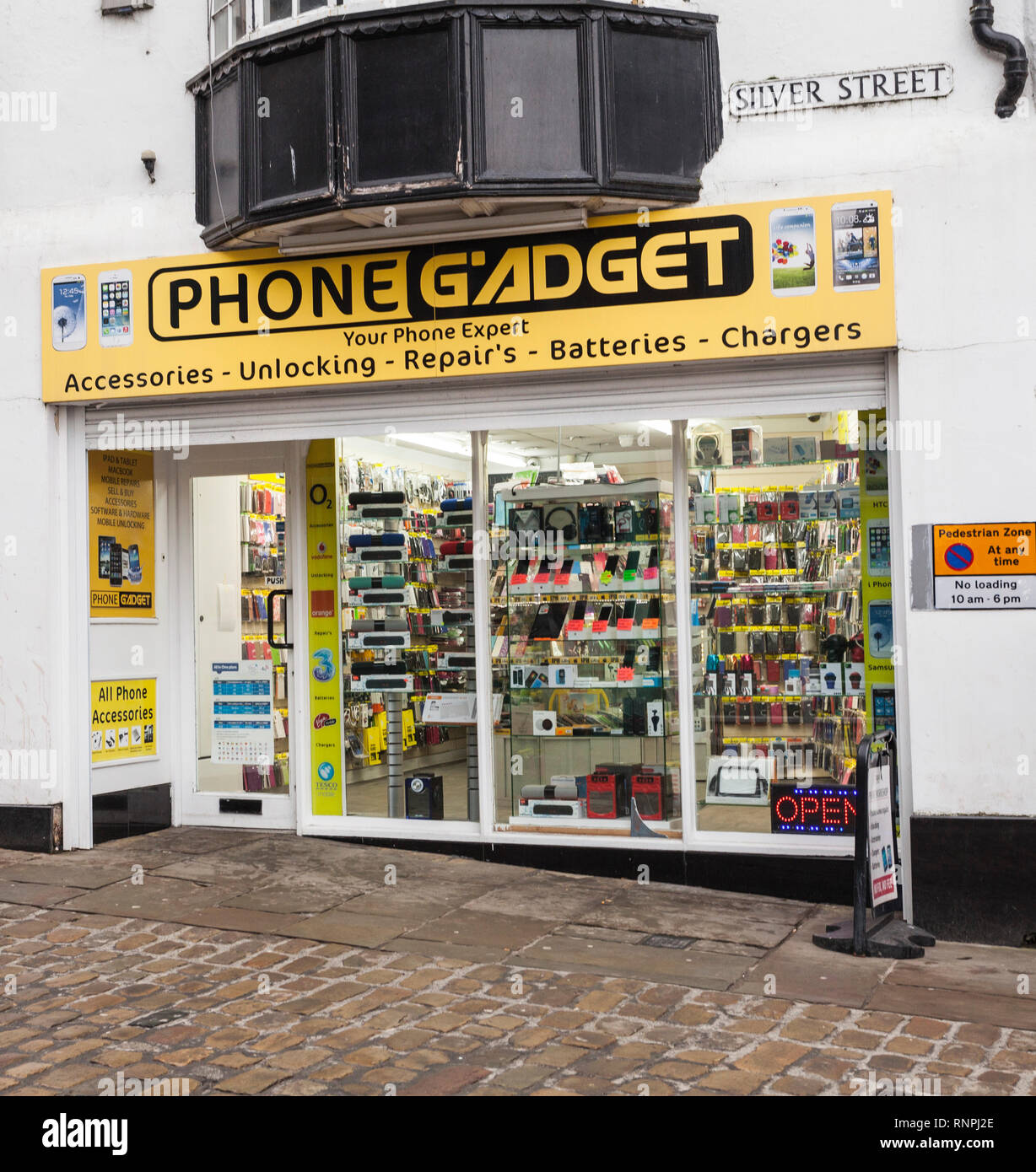 The gadget shop hi-res stock photography and images - Alamy