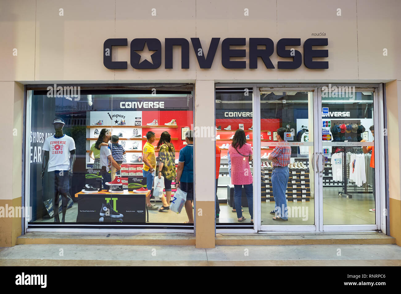 Converse store front hi-res stock photography and images - Alamy
