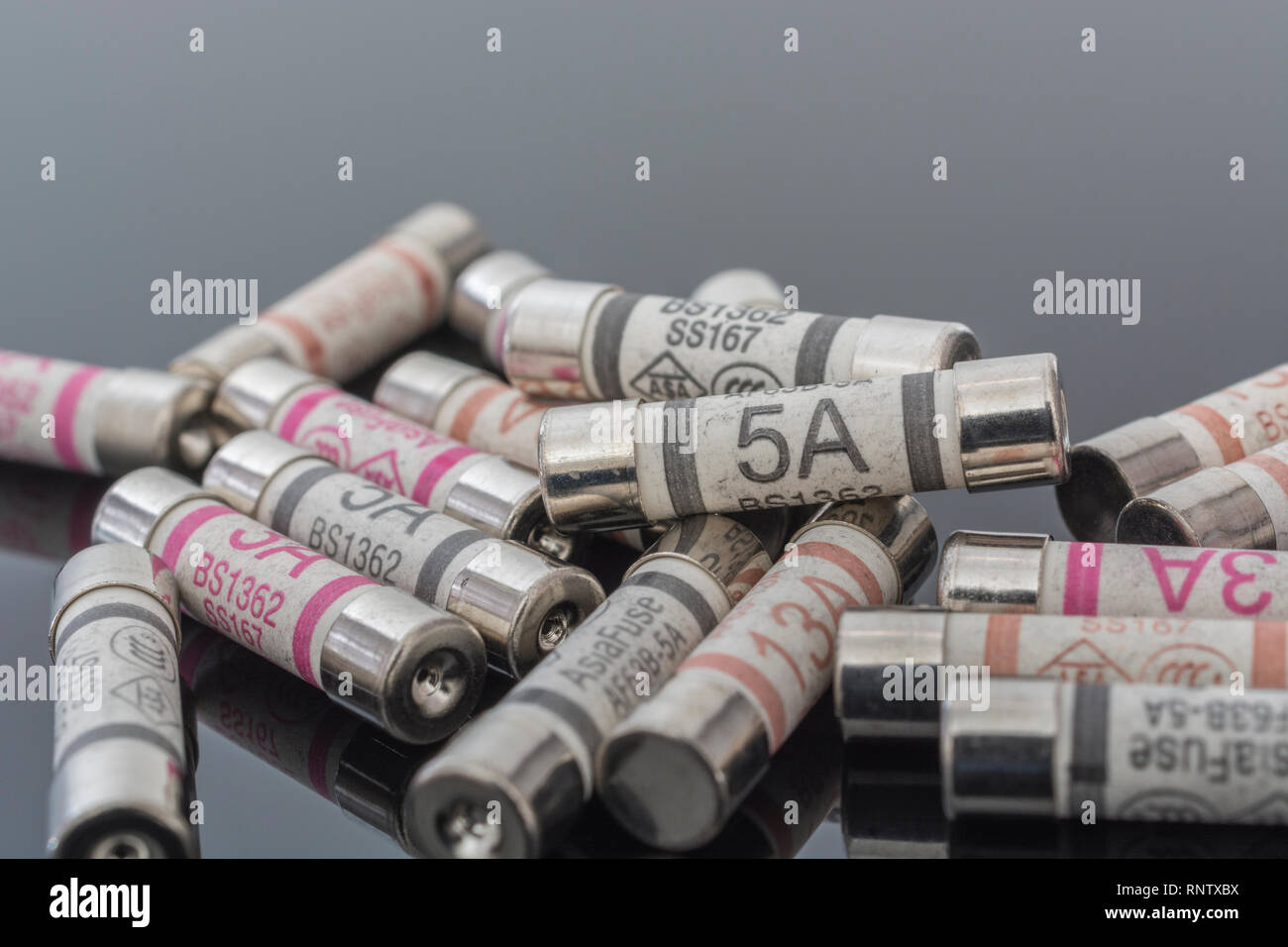 Domestic appliance 3A, 5A & 13A electrical fuses (Ceramic Cartridge