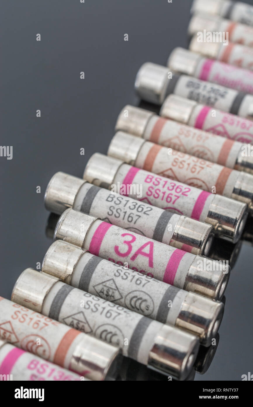 Domestic appliance 3A, 5A & 13A electrical fuses (Ceramic Cartridge