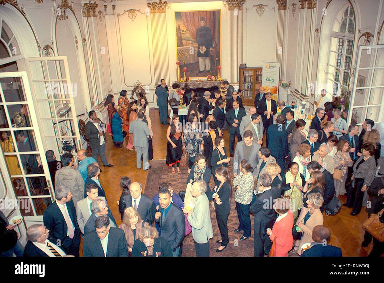 Celebrating Pakistani Mangoes in France Stock Photo Alamy