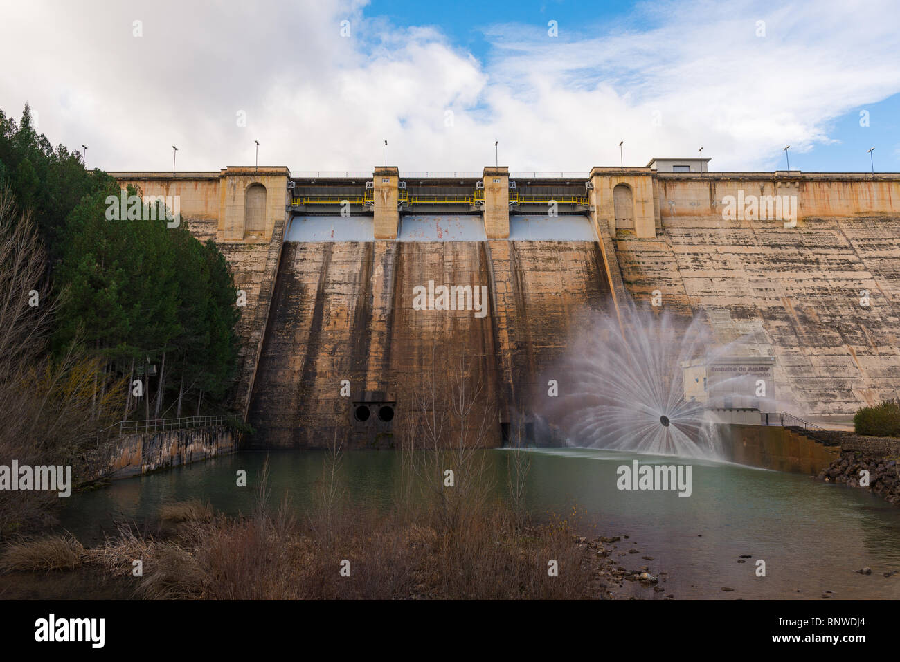 Concrete hydroelectric power station in sunlight Stock Photo Alamy