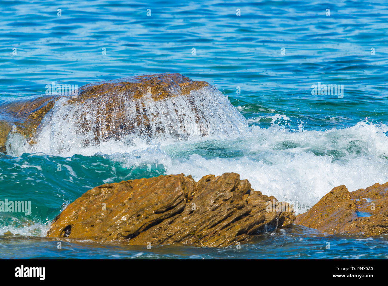 Ocean waves on rock shore hi-res stock photography and images - Alamy