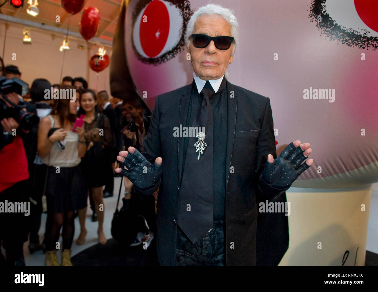 Karl Lagerfeld, Chanel creative director, dies at age 85