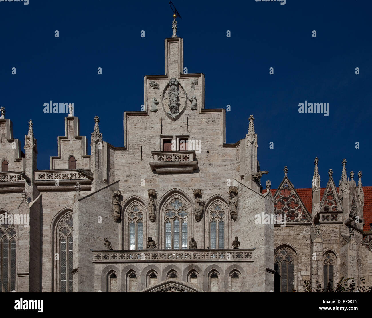 MŸhlhausen ThŸringen Marienkirche 72925 SŸdlicher Querhausgiebel Scheinaltan m sog K…NIGSGALERIE zweiter v re Karl IV darŸber Anbetung des Jesuskindes Stock Photo
