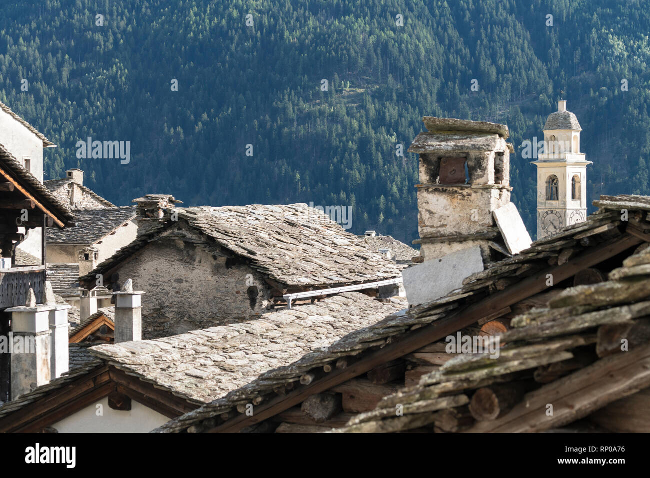 Stone roofs of traditional houses, Soglio, Bregaglia Valley, Maloja Region, Canton of Graubunden, Switzerland Stock Photo