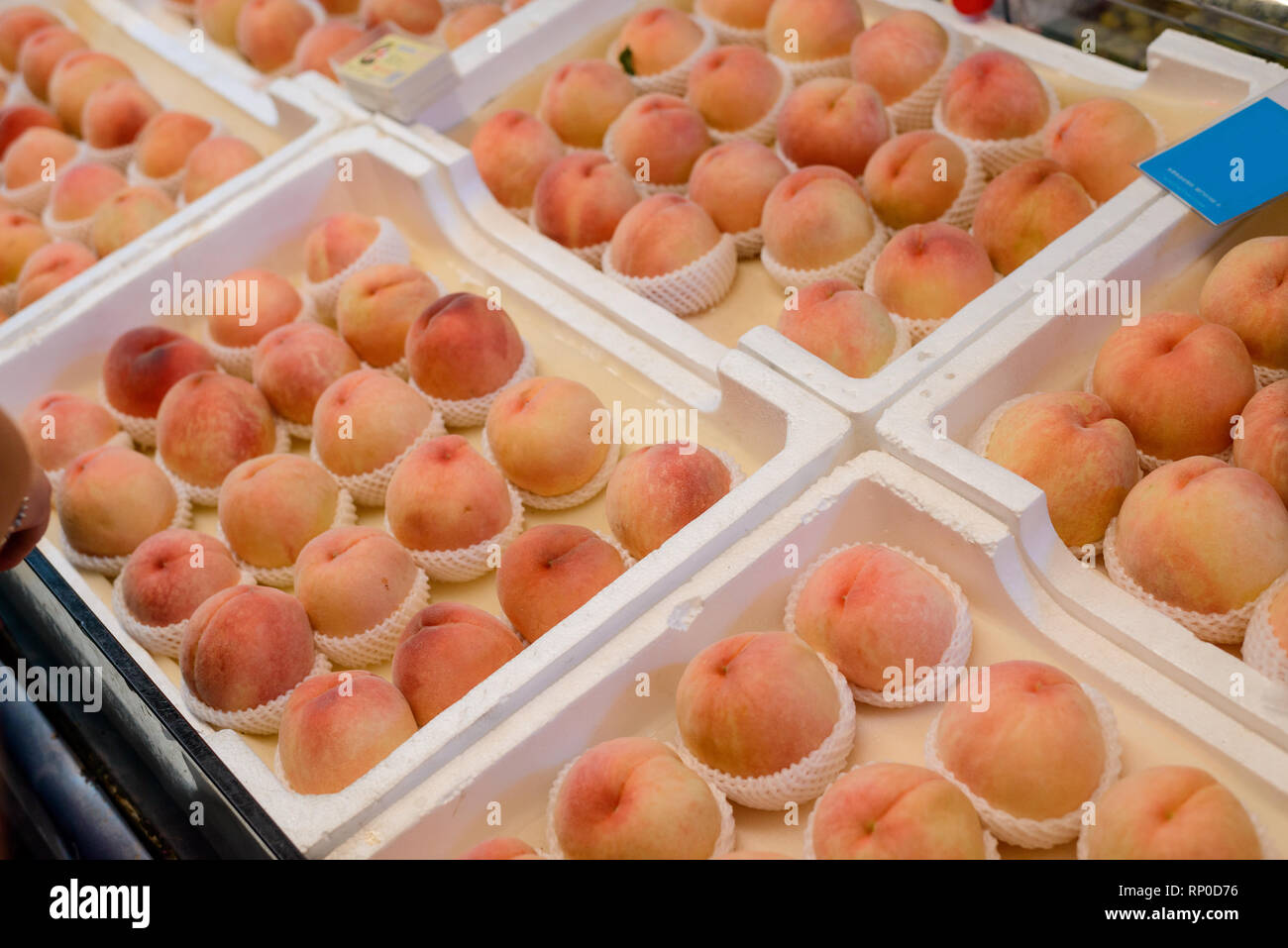 Ripe peaches at a market Stock Photo - Alamy