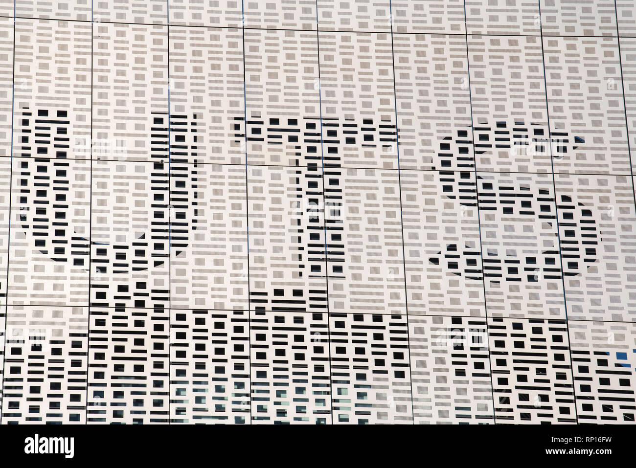 University of Technology Sydney Building 11, Faculty of Engineering and IT Building on Broadway is covered in an alloy binary screen of 1's and zeros Stock Photo