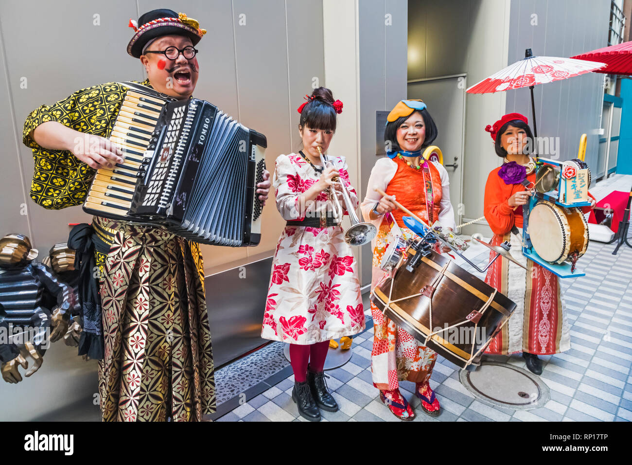 Chindon'ya hi-res stock photography and images - Alamy