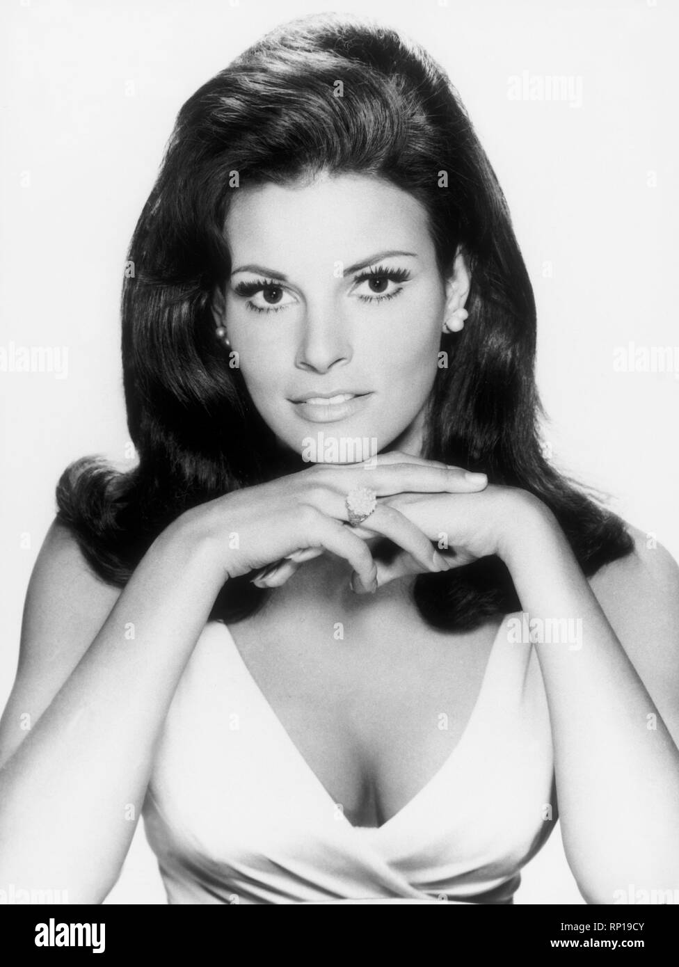 raquel welch, 1965 Stock Photo Alamy