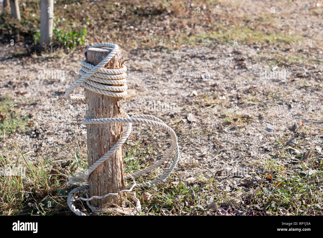 Rope around wood hi-res stock photography and images - Alamy