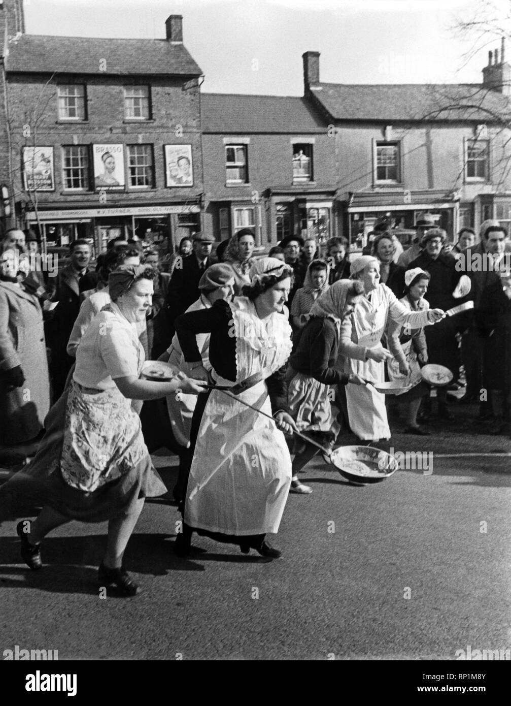 Frying pan racing Black and White Stock Photos & Images Alamy