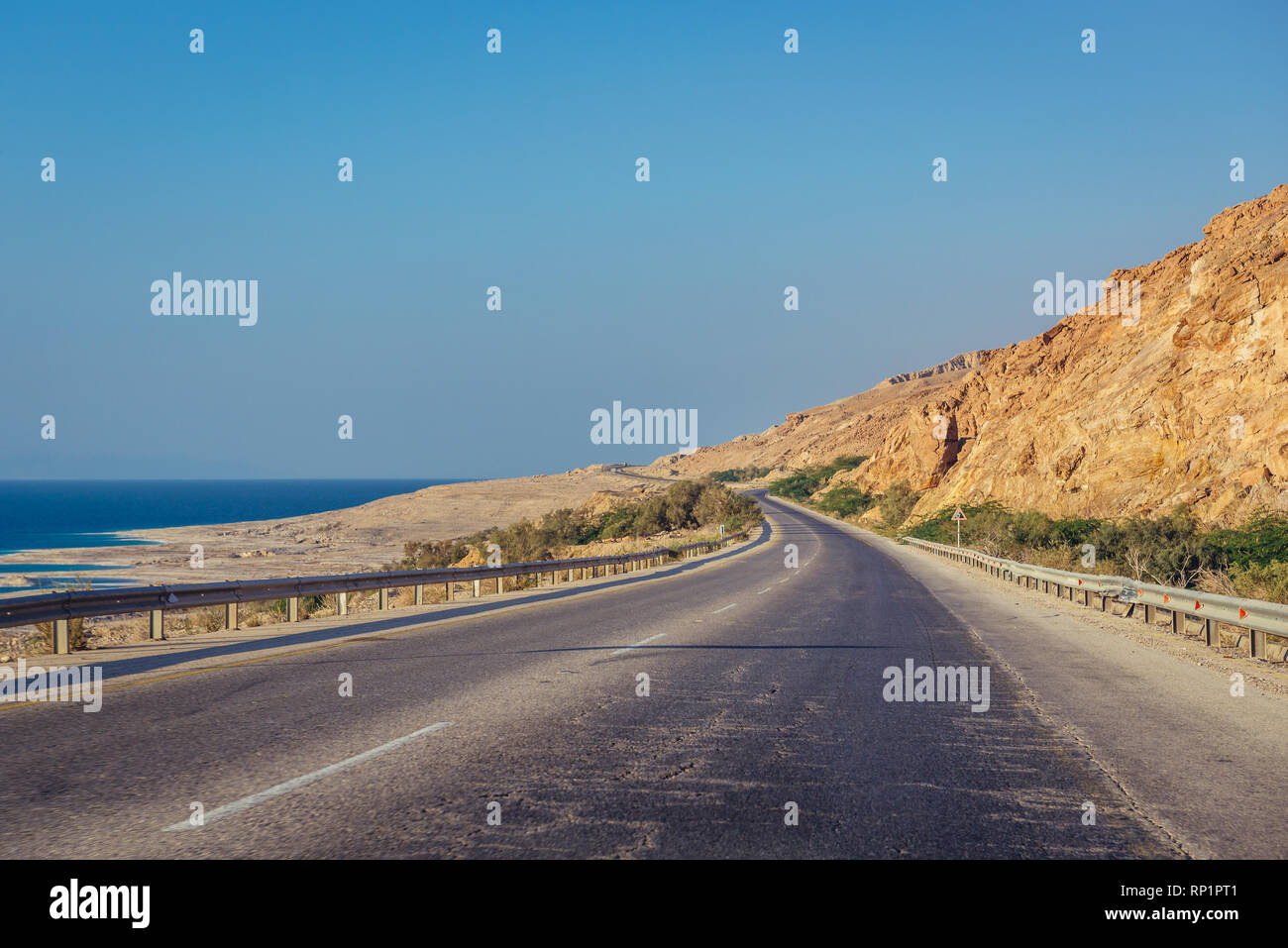 Highway 65 along Dead Sea shore in Jordan Stock Photo - Alamy