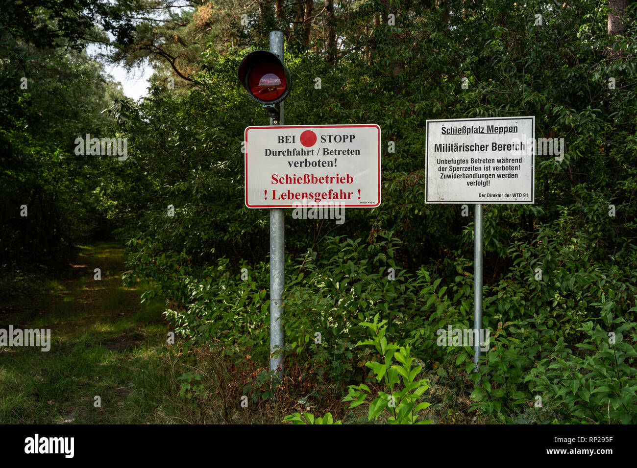 Warning signs at the Bundeswehr firing range and military training area of the Wehrtechnische Dienststelle fŸr Waffen und Munition 91 (WTD 91) in Meppen. Stock Photo