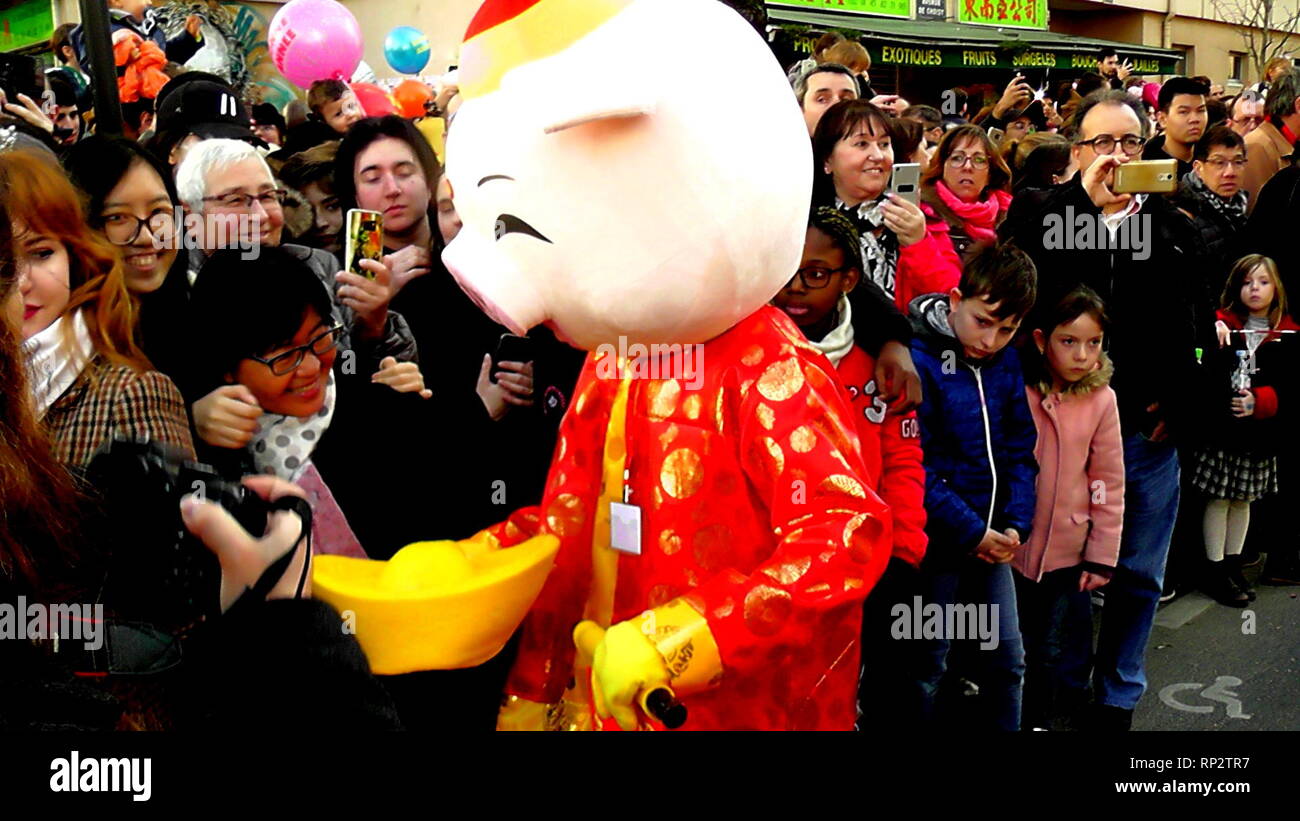 Paris, France. 17th Feb 2019.  Parade for the Chinese New Year of the Pig 2019 on February 17, 2019 in Paris, France. Credit: Gabriel MIHAI / Alamy Stock Photo Stock Photo