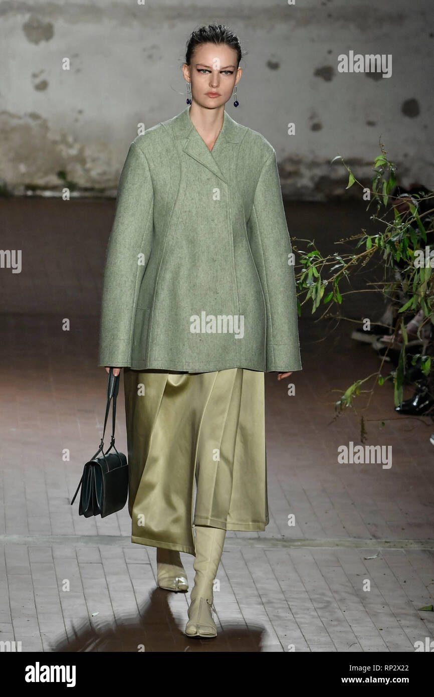 Actie Latijns Voldoen Milan, Italy. 20th Feb, 2019. 2020. Jil Sander fashion show. In the photo:  model Credit: Independent Photo Agency/Alamy Live News Stock Photo - Alamy
