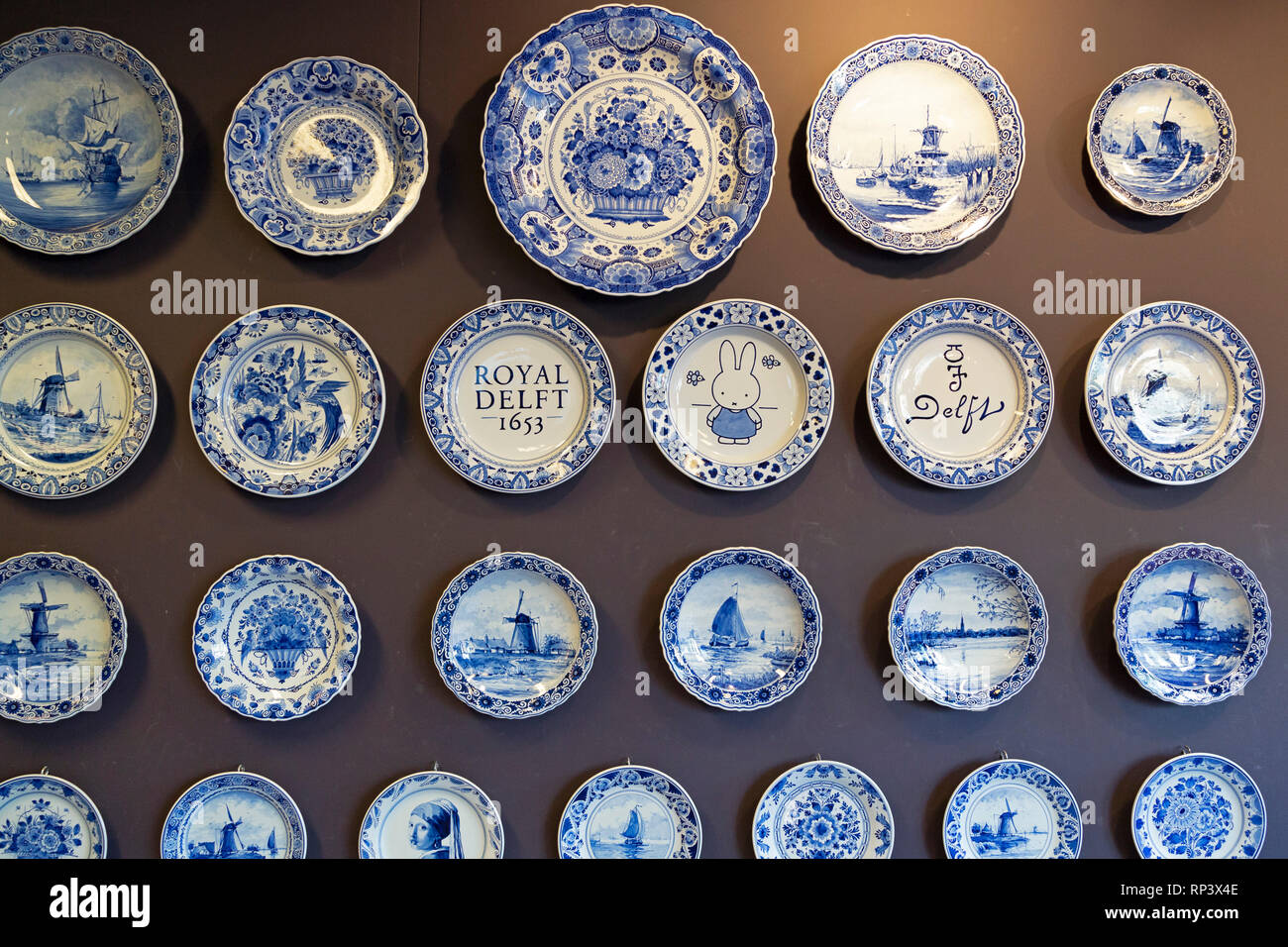 display of Delft Blue (Delfts Blauw) plate in Delft, the Netherlands. Royal Delft is made in the Dutch city Stock Photo - Alamy