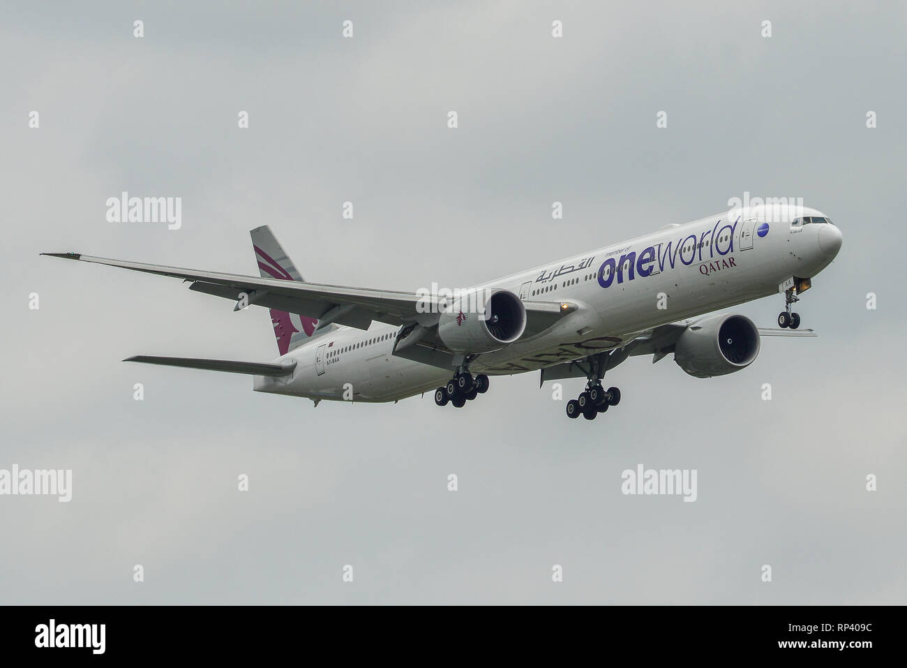 Qatar airways oneworld livery boeing 777 hi-res stock