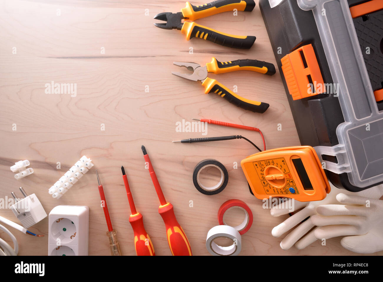 Electrical repairs hires stock photography and images Alamy