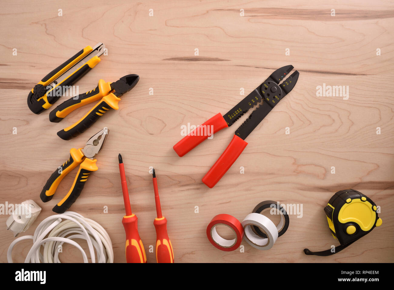 Wire clay cutter hi-res stock photography and images - Alamy