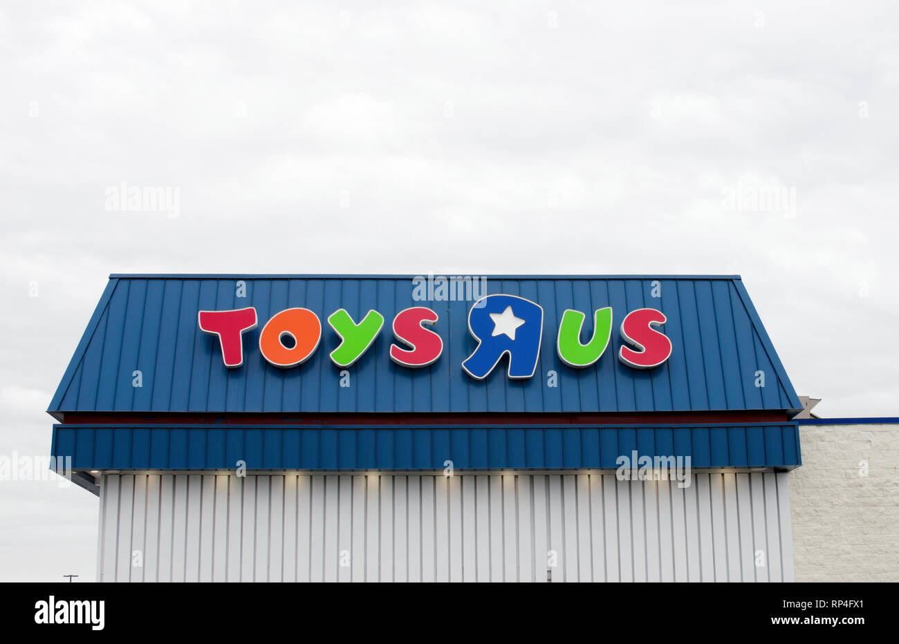 Toys R Us sign on building exterior Stock Photo