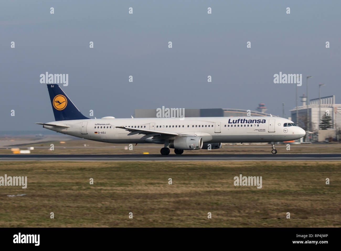 D-AIDJ Airbus A321 of Lufthansa departing Frankfurt Airport 07/02/2018 Stock Photo