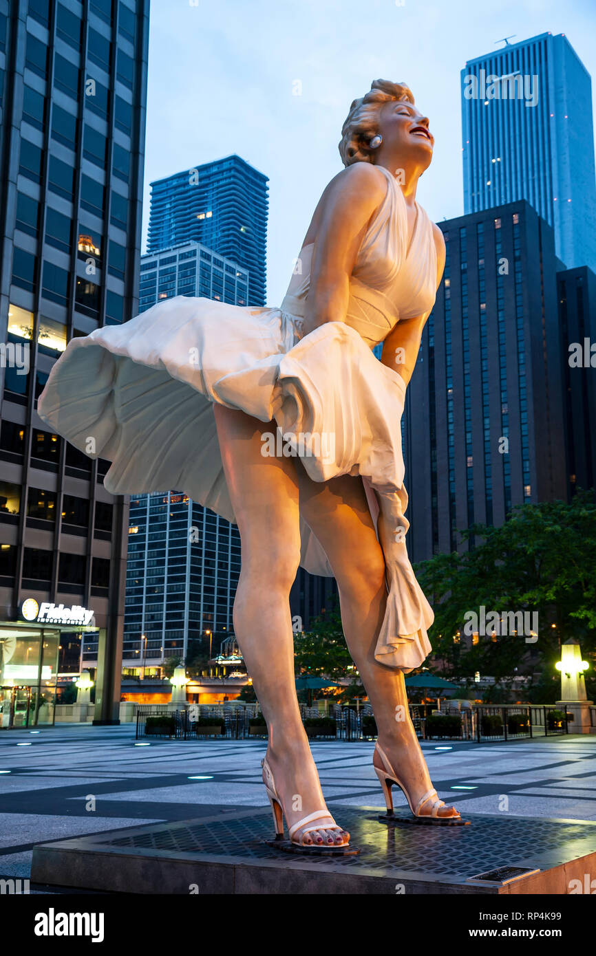 Forever Marilyn" [Monroe] sculpture (by Seward Johnson), Chicago, Illinois  USA Stock Photo - Alamy