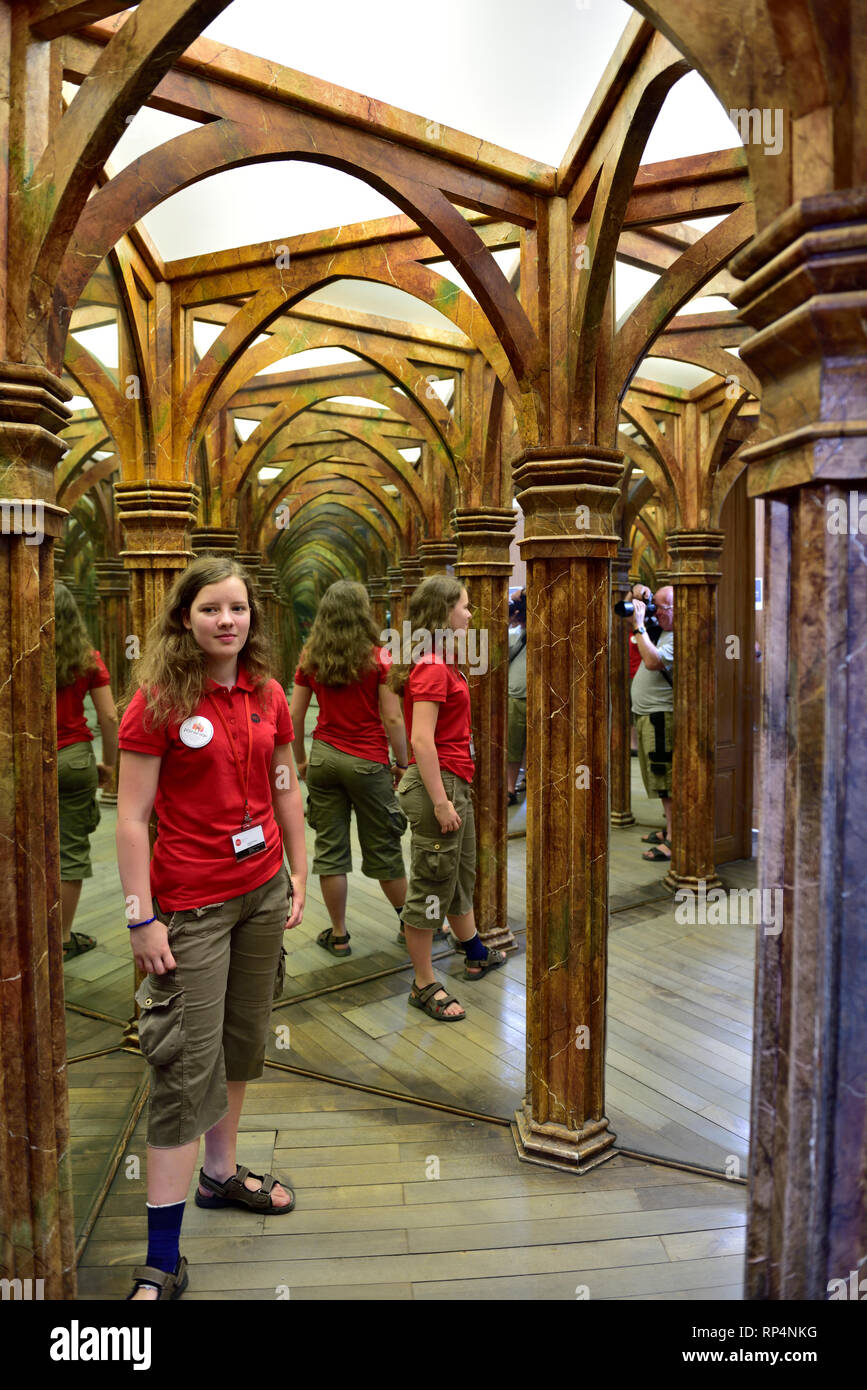 Aggregate more than 112 mirror maze drawing seven.edu.vn