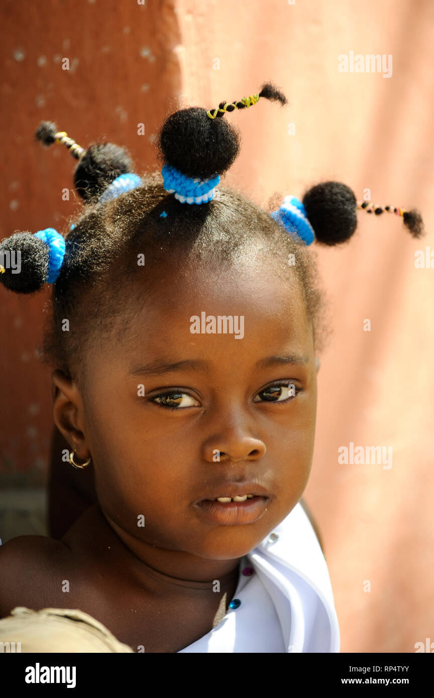NIGER Maradi, children, girl with funny hairstyle Stock Photo - Alamy
