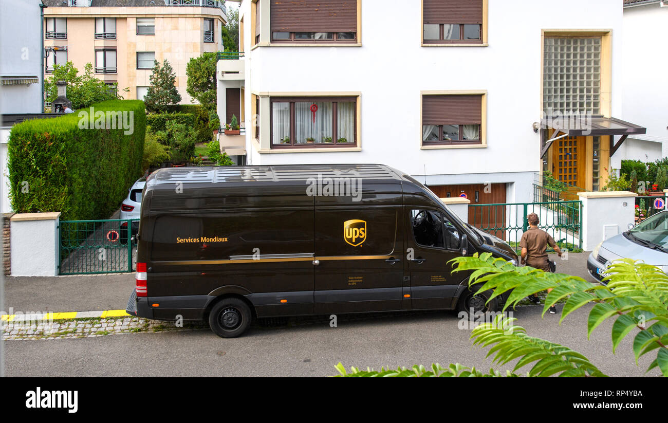 PARIS, FRANCE AUG 24, 2017 Courier walking to UPS United PArcel