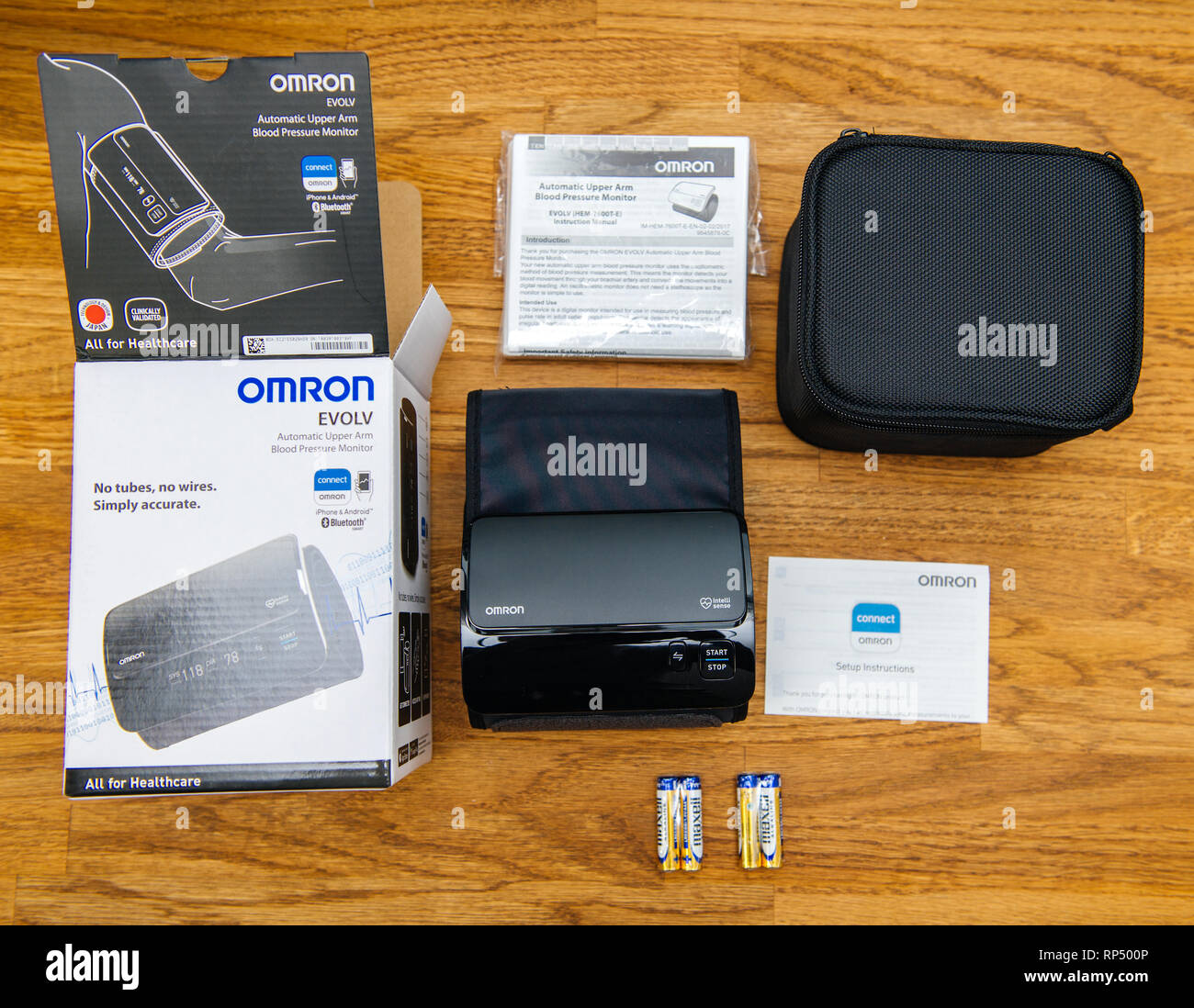 https://c8.alamy.com/comp/RP500P/paris-france-oct-2-2018-unboxing-view-from-above-a-omron-evolv-automatic-upper-arm-blood-pressure-monitor-RP500P.jpg