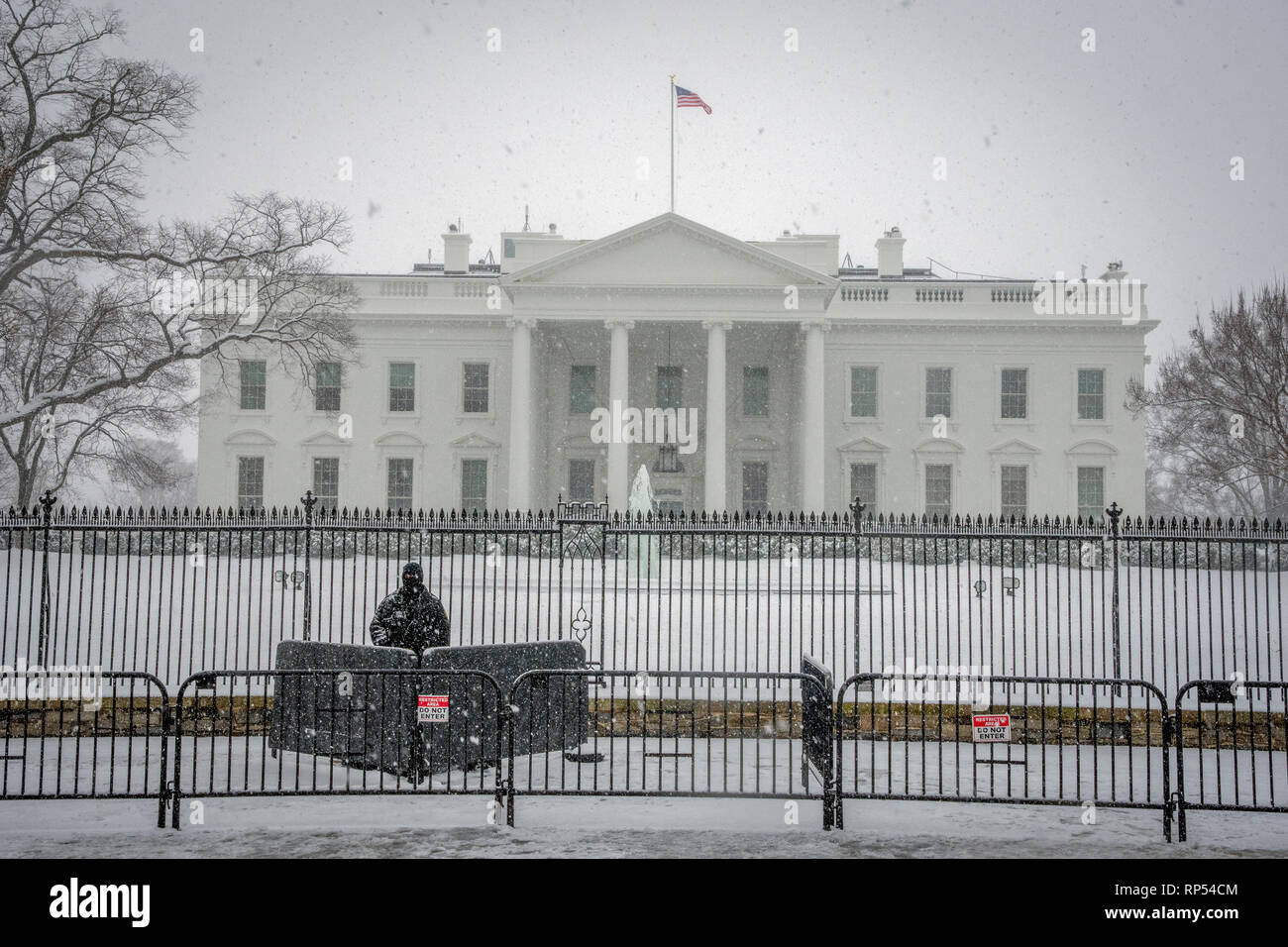 A Secret Service guard stands watch in front of the north portico of the White House, February 20, 2019. Stock Photo