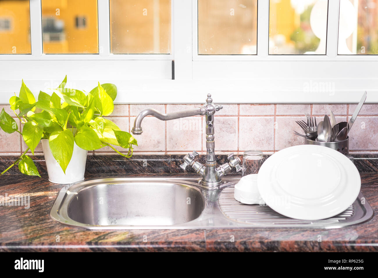 Clean kitchen sink hires stock photography and images Alamy