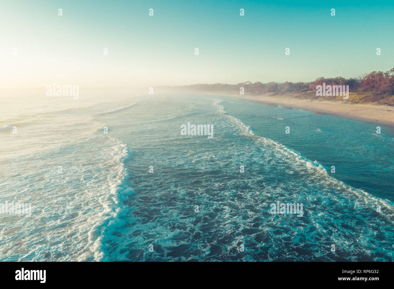 Beautiful sunrise over ocean hi-res stock photography and images - Alamy