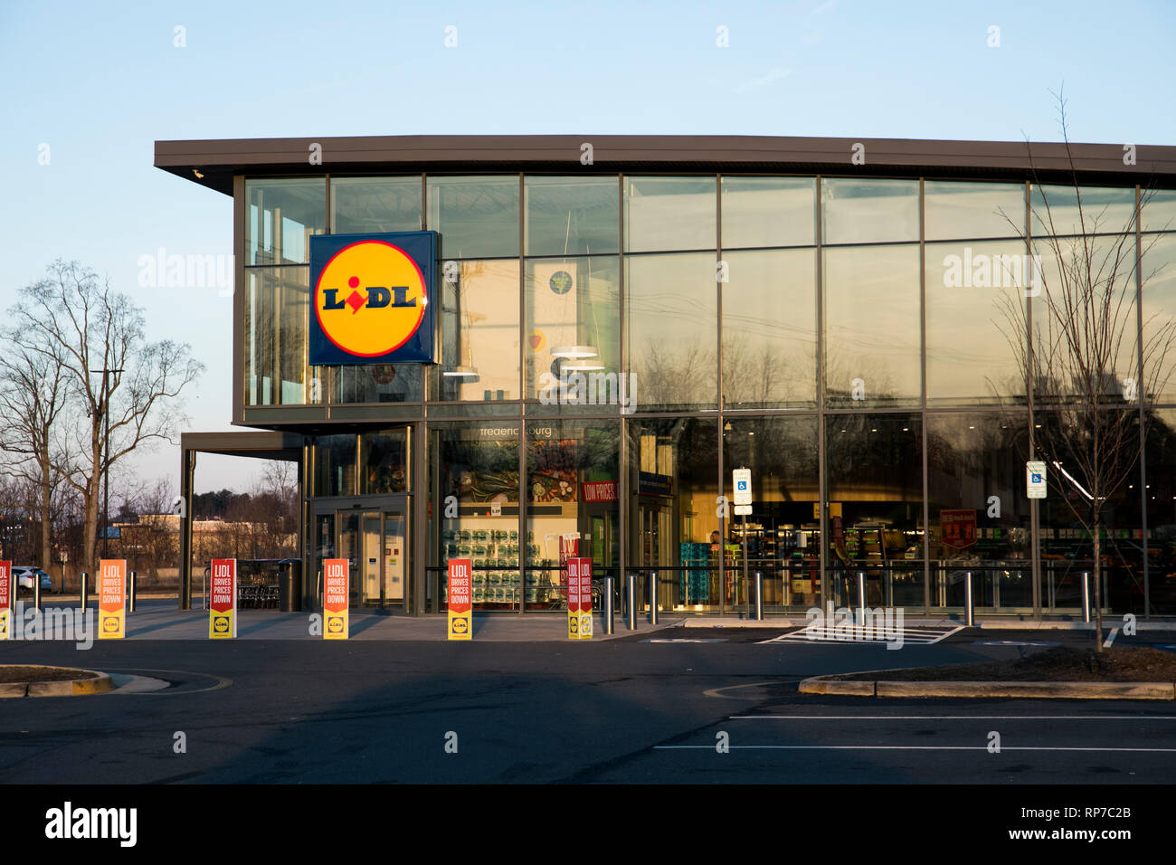 Logo lidl discount supermarket hires stock photography and images Alamy