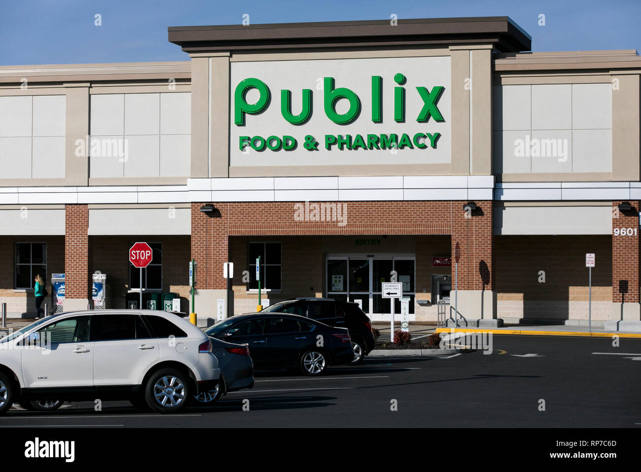 A logo sign outside of a Publix grocery store location in Fredericksburg, Virginia on February 19, 2019. Stock Photo