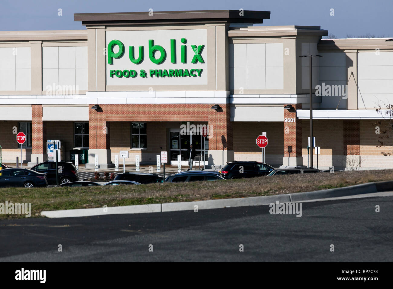 A logo sign outside of a Publix grocery store location in Fredericksburg, Virginia on February 19, 2019. Stock Photo