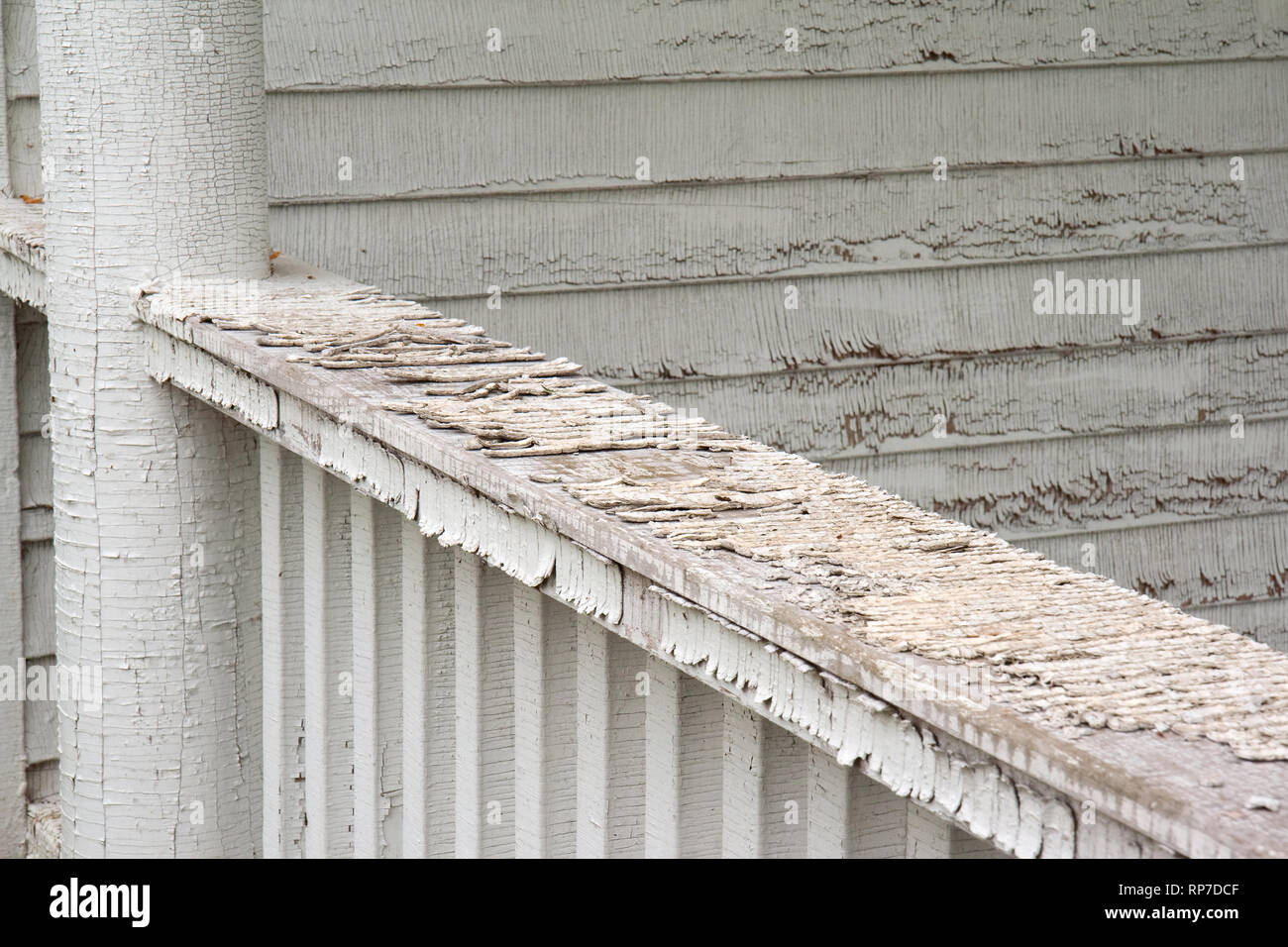 Painted white porch railing hi-res stock photography and images - Alamy