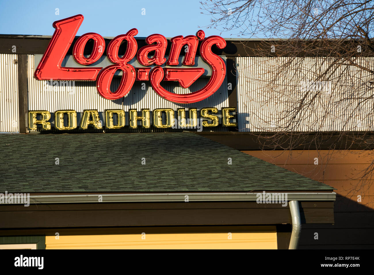 A logo sign outside of a Logan's Roadhouse restaurant location in Fredericksburg, Virginia on February 19, 2019. Stock Photo