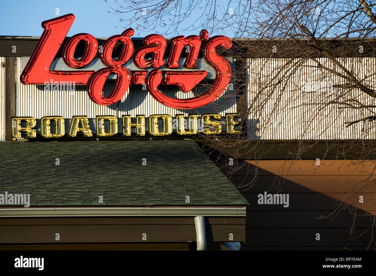 A logo sign outside of a Logan's Roadhouse restaurant location in Fredericksburg, Virginia on February 19, 2019. Stock Photo